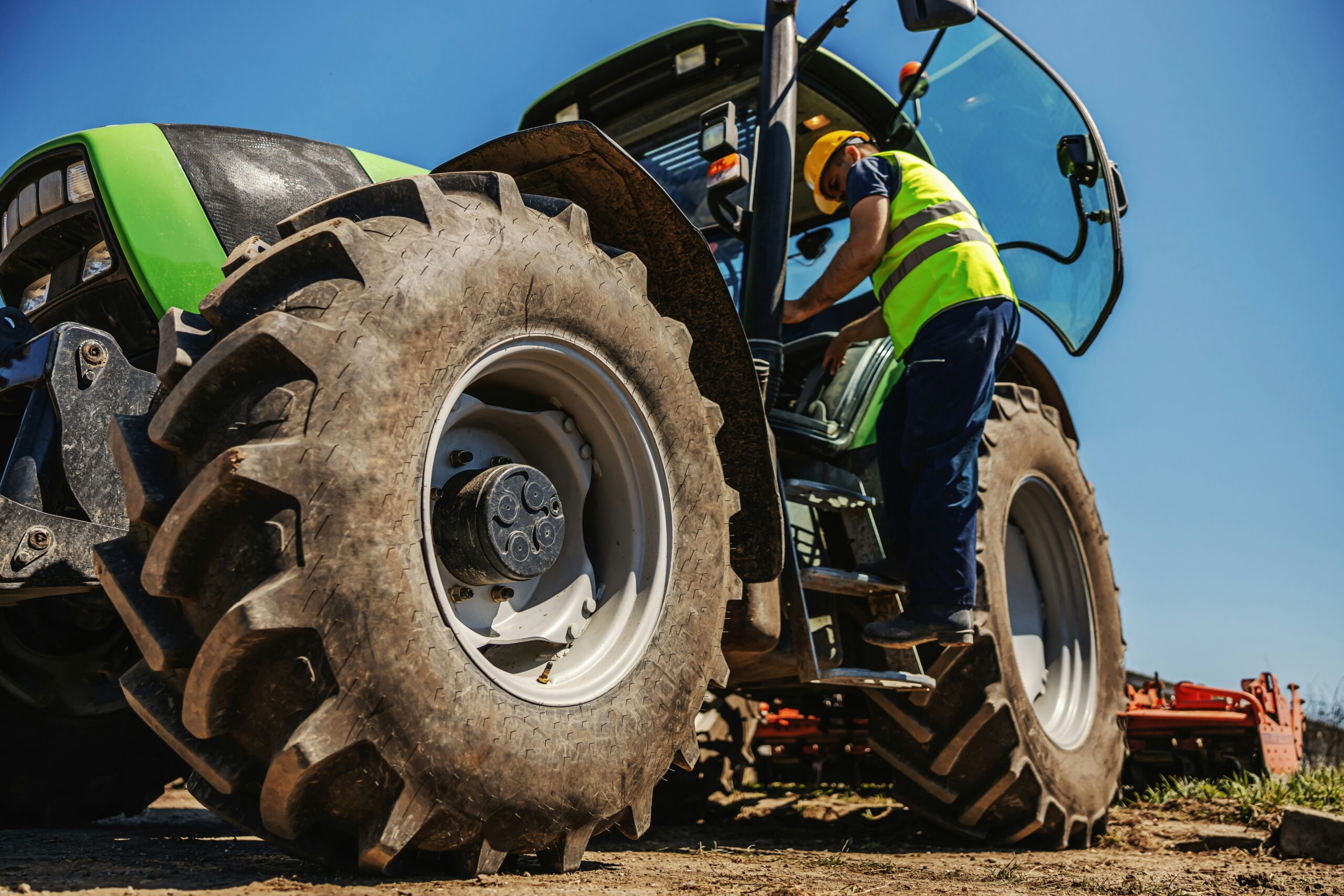 blog image tractor getty-images-iInKfxlS-zQ-unsplash